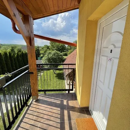 Golyafeszek Vendeghaz Bed & Breakfast Egerszalok