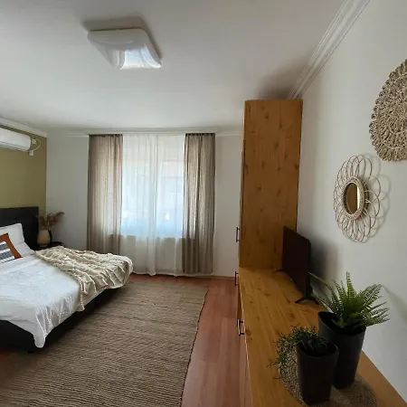 Golyafeszek Vendeghaz Bed & Breakfast *