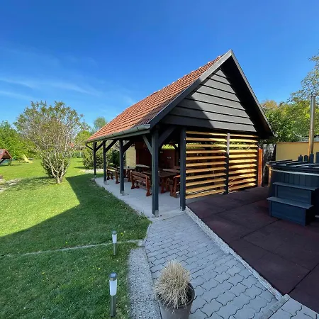 Golyafeszek Vendeghaz Bed & Breakfast *