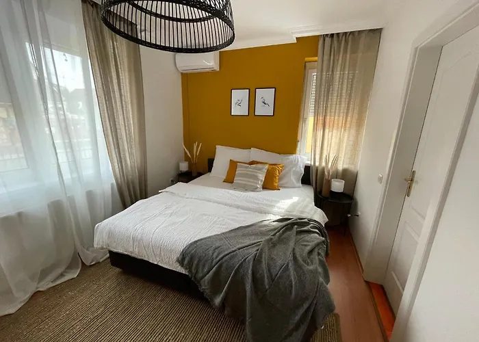 Golyafeszek Vendeghaz Bed & Breakfast