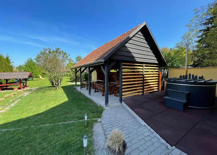 Golyafeszek Vendeghaz Bed & Breakfast 3*