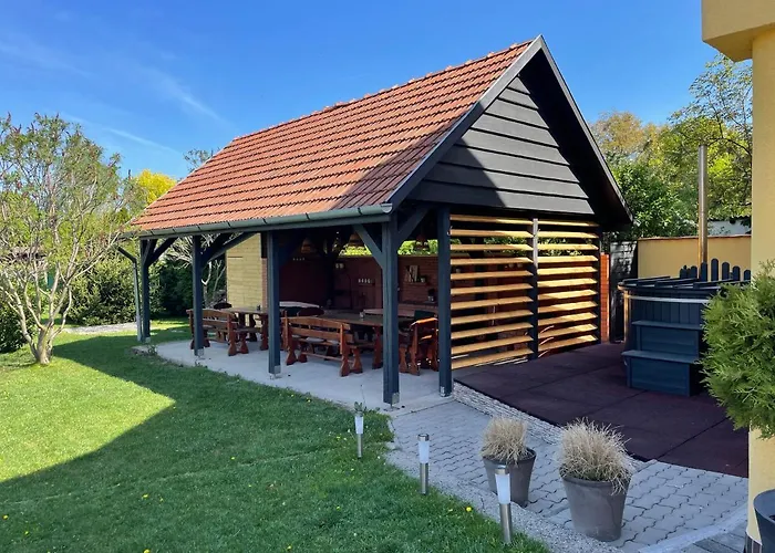 Golyafeszek Vendeghaz Bed & Breakfast 3*