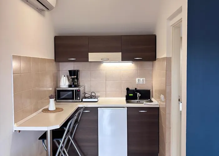 Golyafeszek Vendeghaz Bed & Breakfast 3*